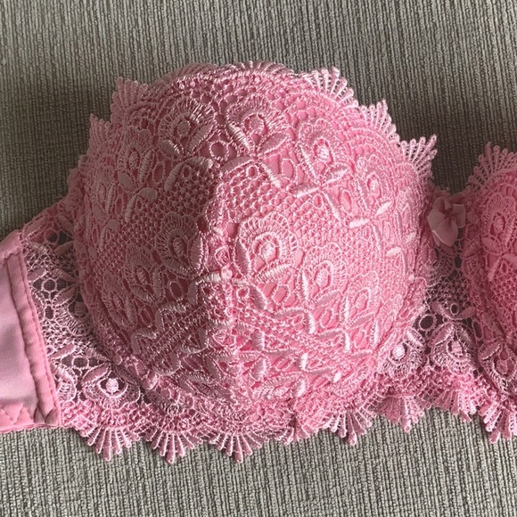 34C Pink Lace Bralette. Can be used as a Summer top as well as a bra. Tags Lost - Picture 8 of 12